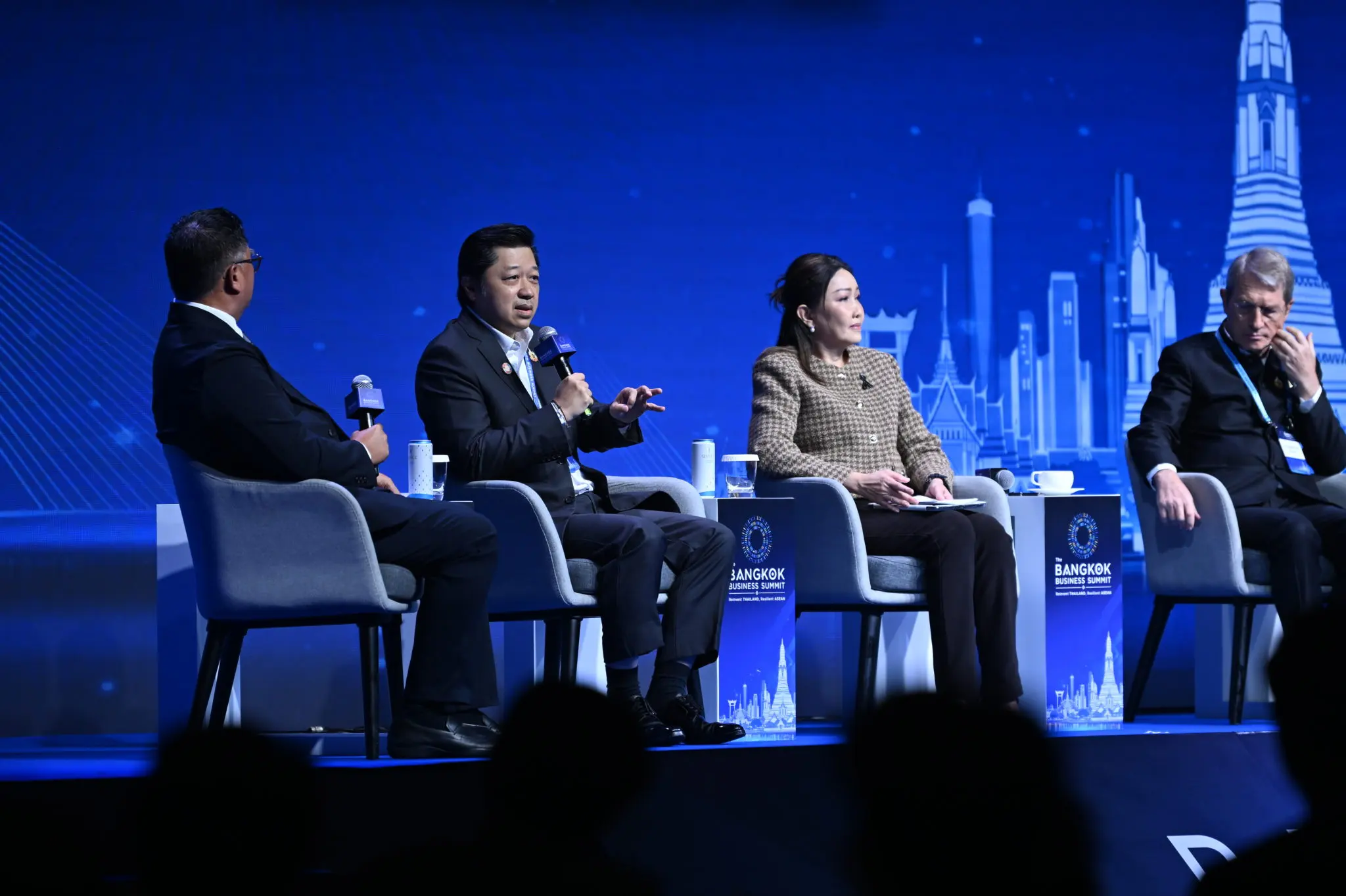 ศุภชัย เจียรวนนท์ เสนอวิสัยทัศน์ในงาน The Bangkok Business Summit 2026 แนะไทยสร้างระบบนิเวศ AI พัฒนาบุคลากร และดึงการลงทุนยั่งยืน ขับเคลื่อนเศรษฐกิจสู่อนาคต
