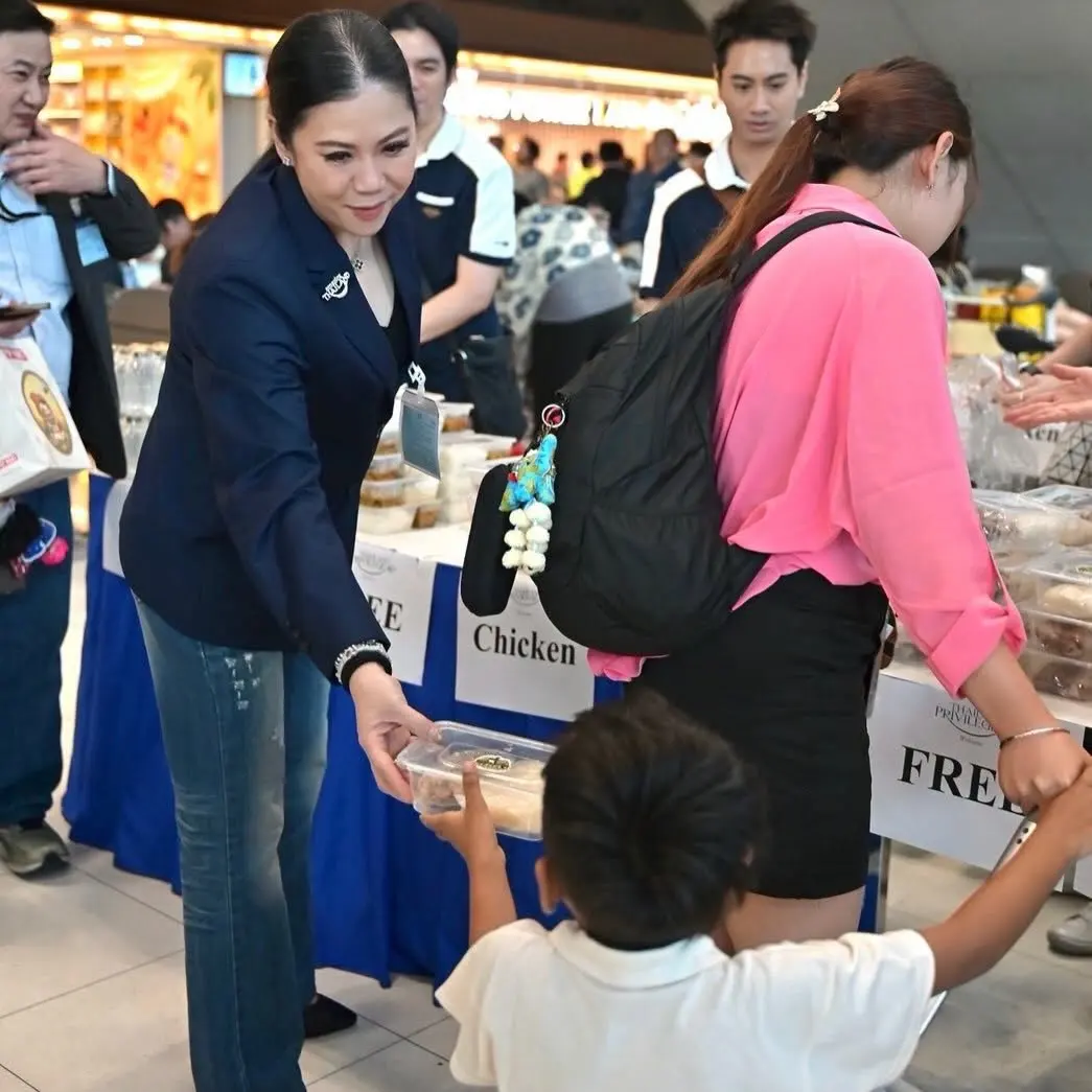 TAT Governor Thapanee Kiatphaibool addresses baggage delays and flight disruptions at Suvarnabhumi Airport, deploying relief alongside Thailand Privilege Card.