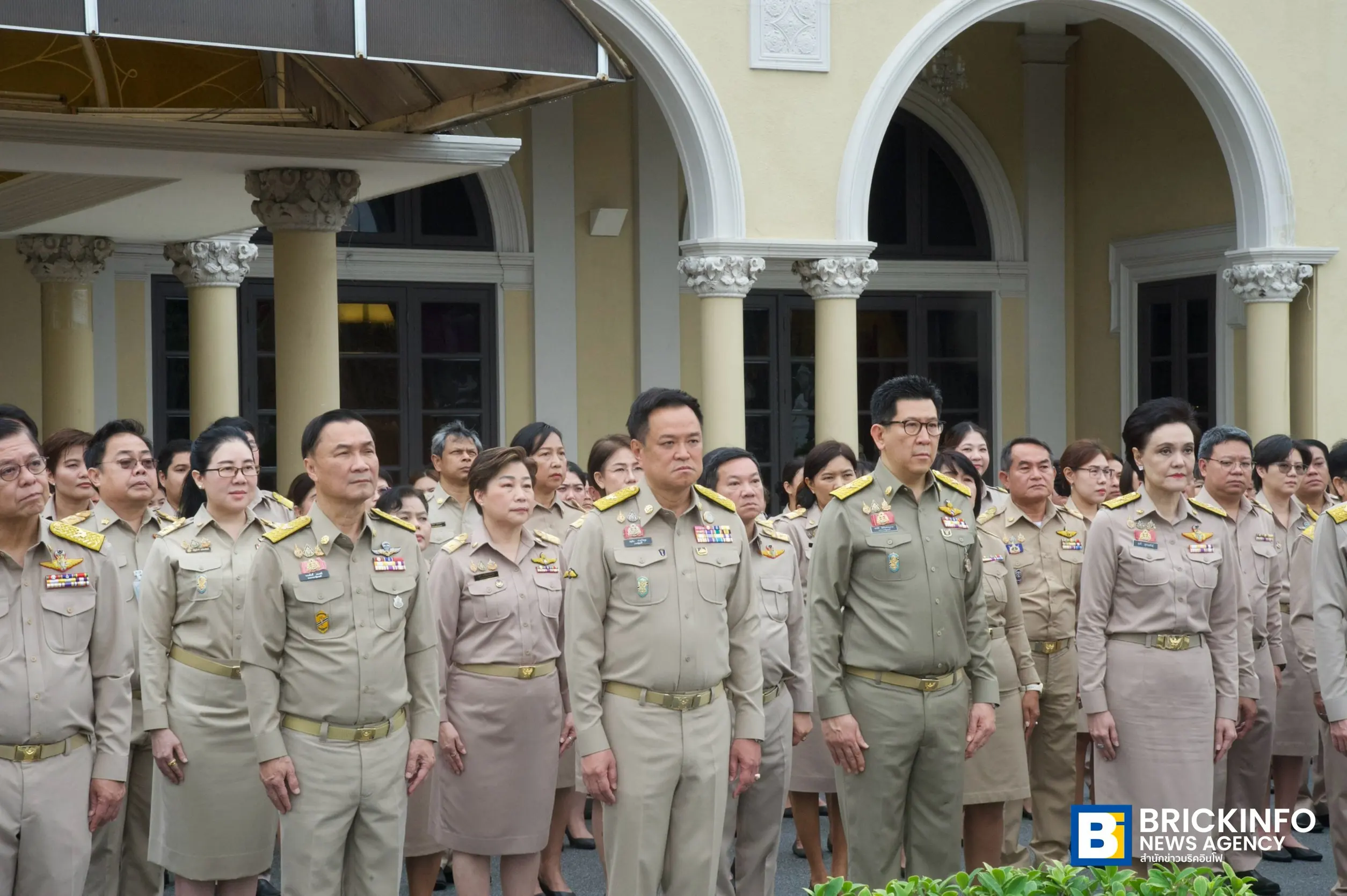 นายอนุทิน ชาญวีรกูล นำคณะรัฐมนตรีร่วมกิจกรรมเคารพธงชาติ เนื่องในวันพระราชทานธงชาติไทย ประจำปี 2569 ณ ทำเนียบรัฐบาล รำลึกการพระราชทานธงไตรรงค์