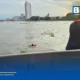 พนักงานเรือโดยสารไฟฟ้า ไทย สมายล์ โบ้ท เข้าช่วยชีวิตชายสูงวัยลอยคอกลางแม่น้ำเจ้าพระยา ใกล้สะพานพระราม 8 ประสานนำตัวขึ้นฝั่งส่งเจ้าหน้าที่ดูแลปลอดภัย