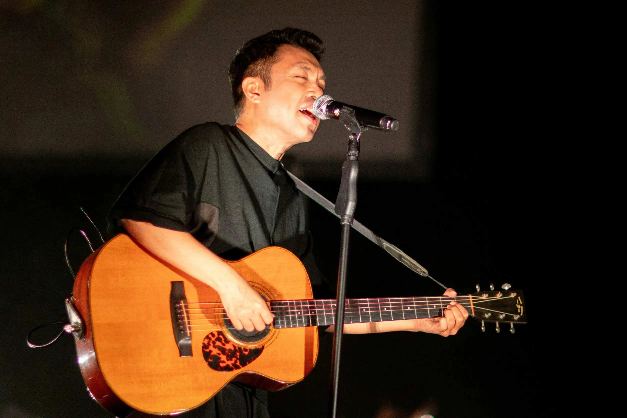 Moderndog จัดคอนเสิร์ต The Very Beside of Moderndog ณ One Bangkok Forum รวบรวมเพลง B-side ตลอด 33 ปี บนเวที 360 องศา จัดโดย Suud Entertainment