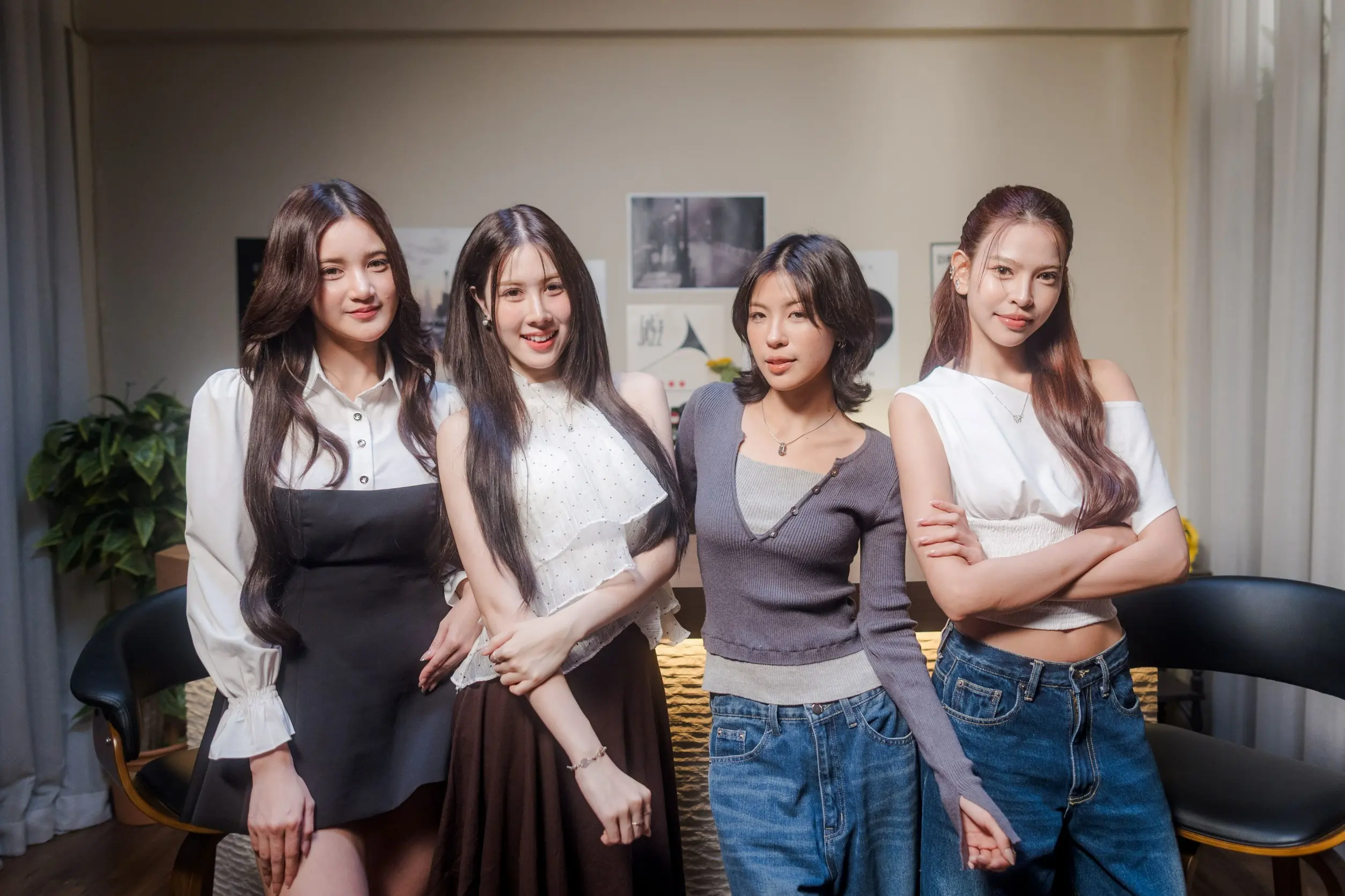 เกิร์ลกรุ๊ป THX ปล่อยมิวสิกวิดีโอเพลงช้า FYI จากอัลบั้ม TH-X The First EP Album ถ่ายทอดความสัมพันธ์ในอดีตและปัจจุบันผ่านดนตรี R&B และ Pop