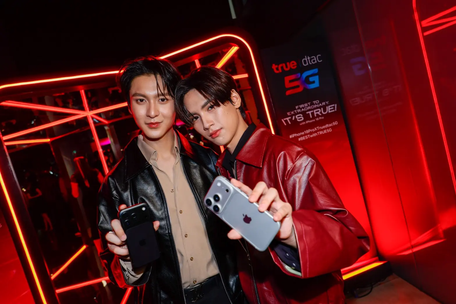 ทรู คอร์ปอเรชั่น ส่งมอบ iPhone 18 Pro วันแรก ณ True Branding Shop สยามสแควร์ ซอย 2 พร้อมเปิดตัวแพ็กเกจใช้งาน True5GX
