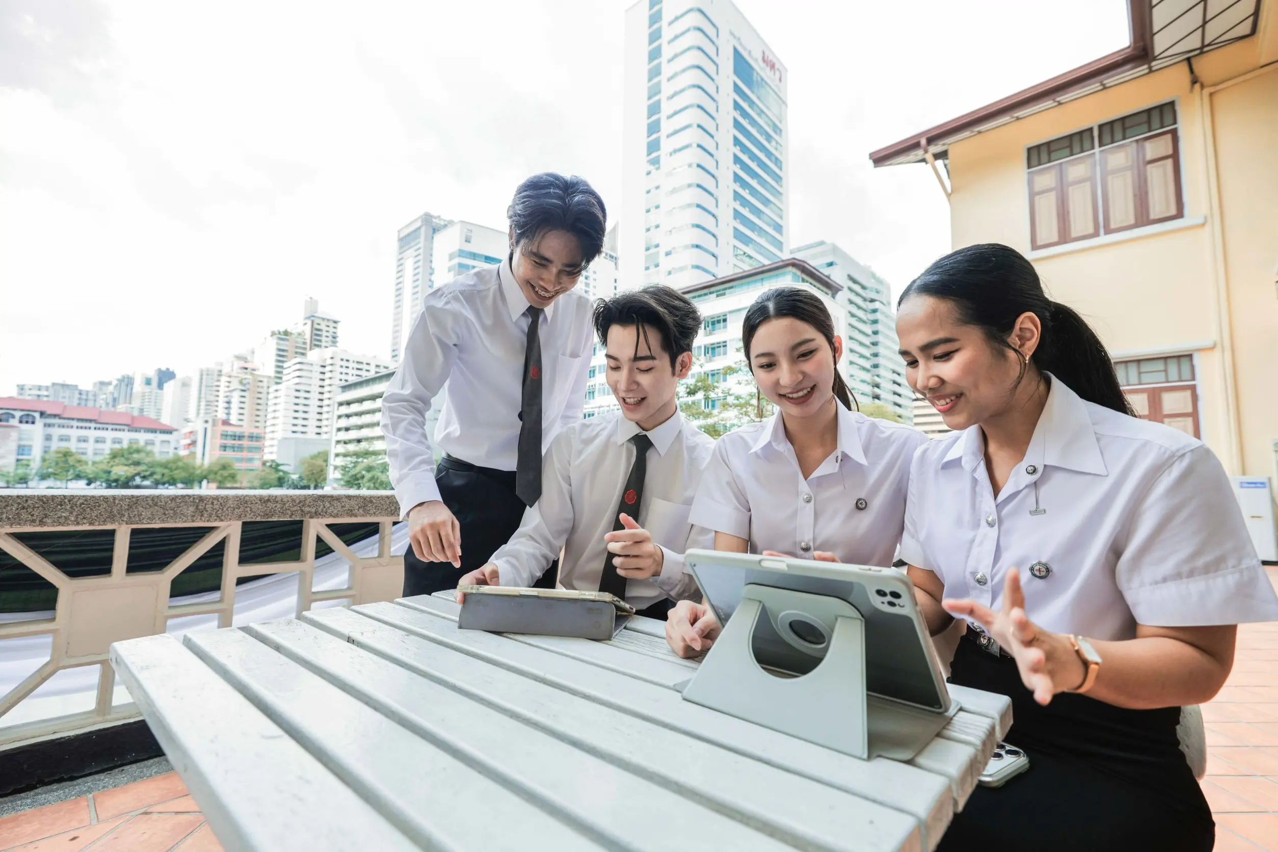 ทรูบิสิเนส ผนึก มศว พัฒนาแพลตฟอร์มออนไลน์ ถอดบทเรียนหลักสูตรโรงเรียนสาธิต มศว เปิดให้เรียนฟรีทั่วประเทศ พร้อมนำร่องใช้งานปีการศึกษา 2570