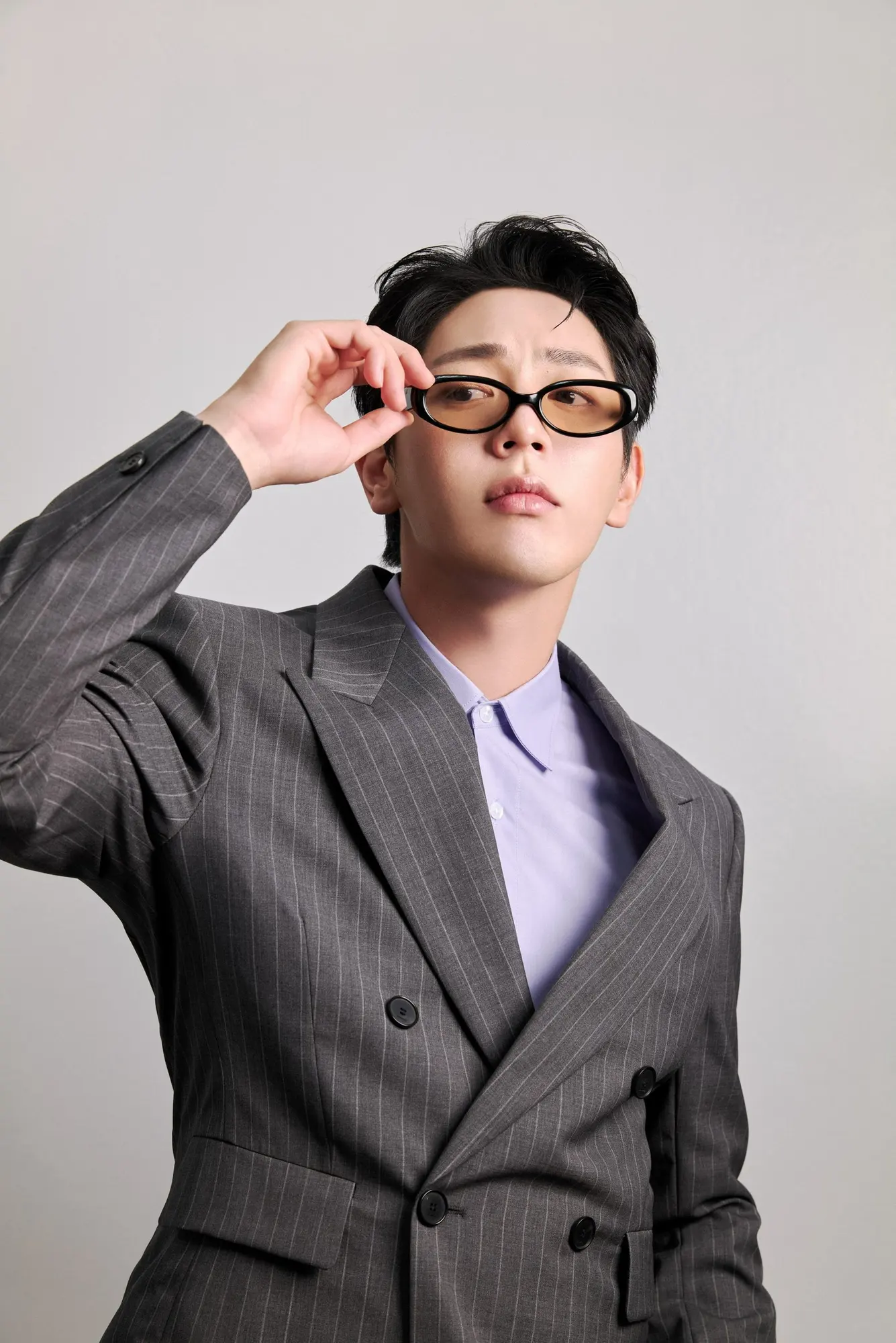 อัพ ภูมิพัฒน์ หรือ Uppoompat ปล่อยซิงเกิลใหม่ กึง (ACT) ถ่ายทอดเรื่องราวคนเก็บอาการแอบชอบ ได้ ก๊อป โปสการ์ด เขียนเนื้อร้อง ฟังได้แล้วทุกแพลตฟอร์ม