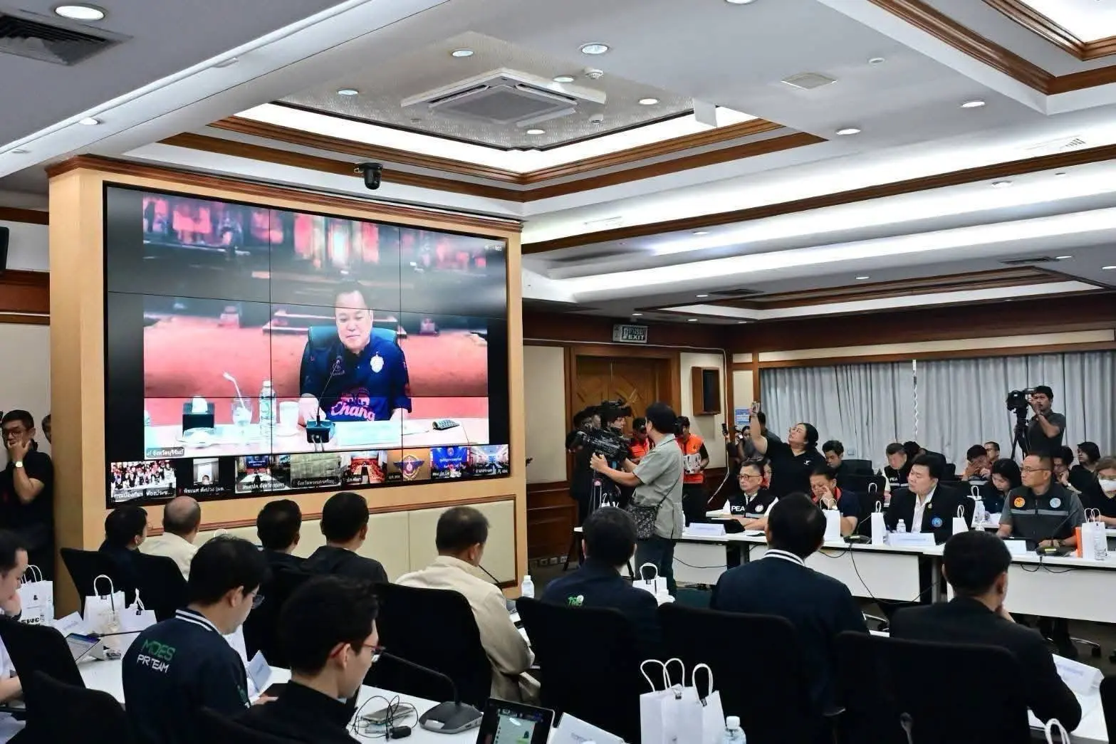 นายกฯ อนุทิน ประชุม บกปภ.ช. สั่งการ 4 มาตรการรับมือน้ำท่วม เร่งจ่ายเงินเยียวยา 9,000 บาท พร้อมแนะผู้ว่าฯ 14 จังหวัดภาคใต้ ประกาศเขตสาธารณภัยล่วงหน้าได้ทันที