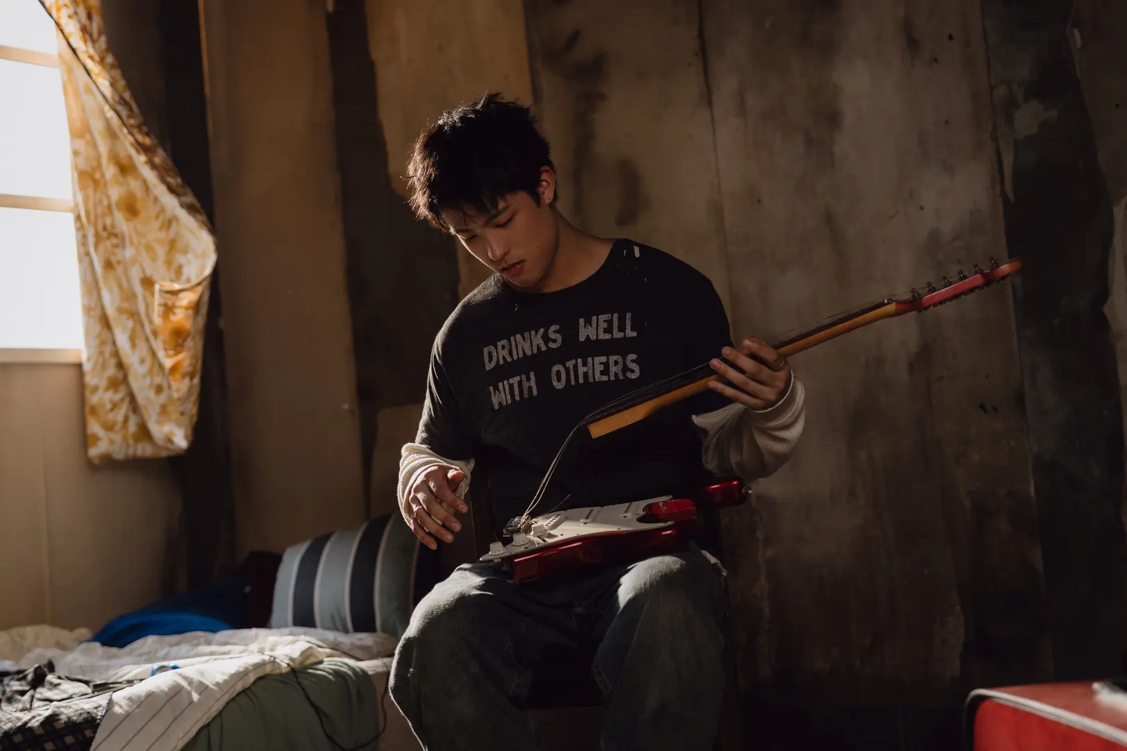 genie records เปิดตัวศิลปินใหม่ deephordee หรือ ดี พอดี สถิตพันธุ์เวชา ปล่อยซิงเกิลแรก ไม่มีอีกแล้ว (no more) แนวเพลงป็อปร็อก อัลเทอร์เนทีฟ