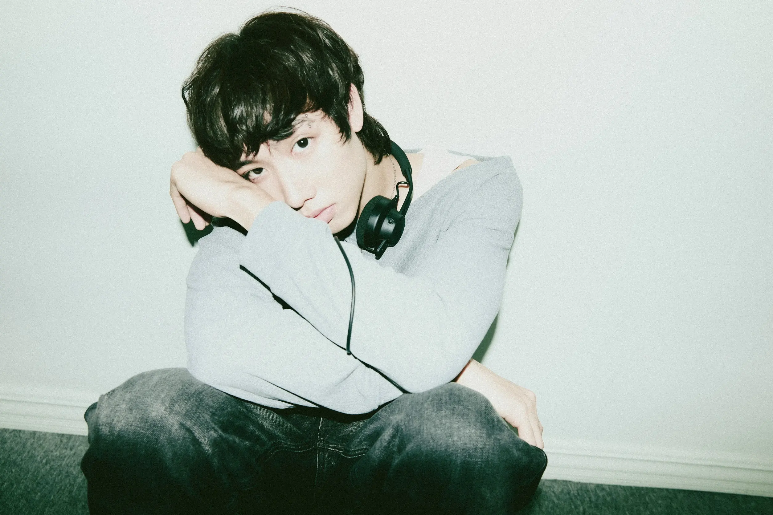 DOM (ดอม โกวิท) ค่าย XOXO Entertainment ปล่อยซิงเกิลใหม่ คู่หูชั่วคราว (sidekick.) ถ่ายทอดความสัมพันธ์ที่ไม่ชัดเจน พร้อมชมมิวสิกวิดีโอได้แล้ววันนี้