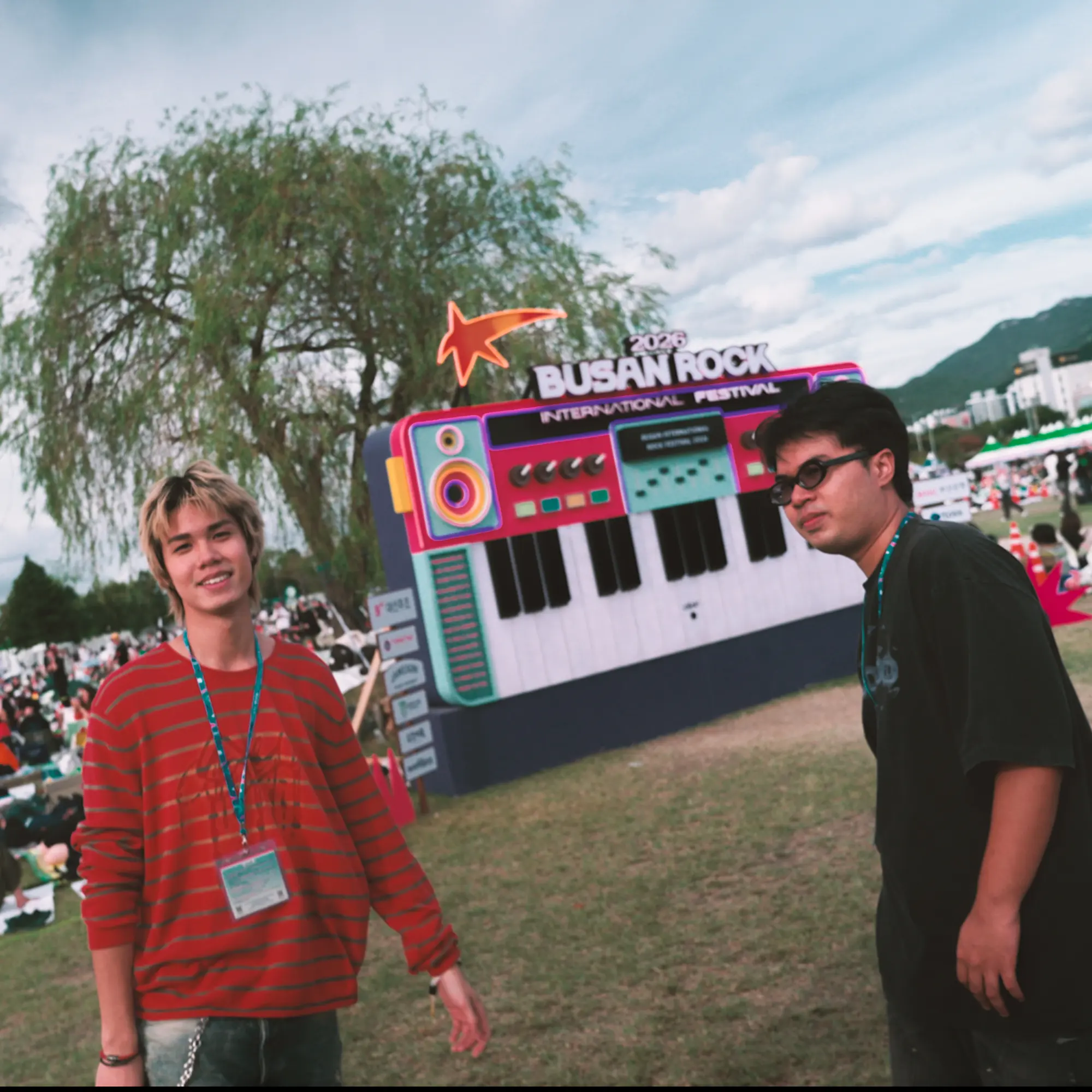 วง GOODMOOD ศิลปินดูโอป๊อปร็อกจาก genie records ร่วมแสดงดนตรีในงาน Busan International Rock Festival 2026 ณ เมืองปูซาน ประเทศเกาหลีใต้ พร้อมเผยผลงานเพลงใหม่