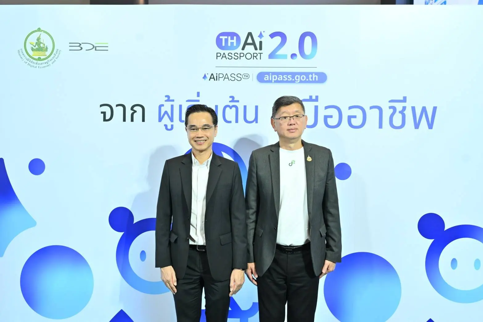 ดีอี ผนึก Google ยกระดับ "TH-AI Passport" สู่ AiPASS 2.0 เปิดสิทธิ์ Gemini Enterprise 500,000 สิทธิ์ หนุนคนไทยใช้ AI ทำง เปิดผลเดือนแรกของ "ห้องเรียน AI