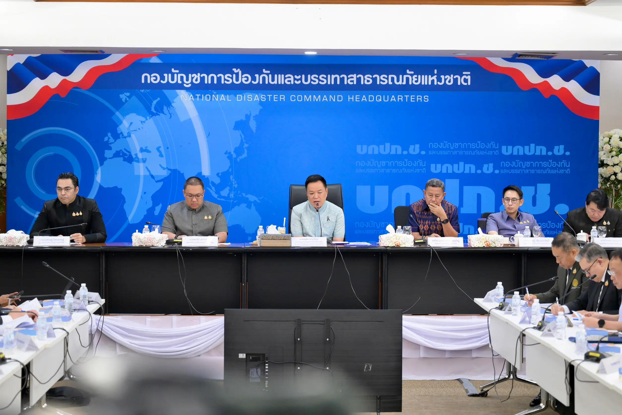 นายกฯ สั่ง 5 มาตรการบริหารจัดการน้ำท่วม เร่งโอนเงินเยียวยาถึงมือผู้ประสบภัย ตรวจสอบสิทธิประกันภัยพิบัติที่ลำพูน พร้อมกำชับจังหวัดภาคใต้เตรียมแผนเผชิญเหตุ