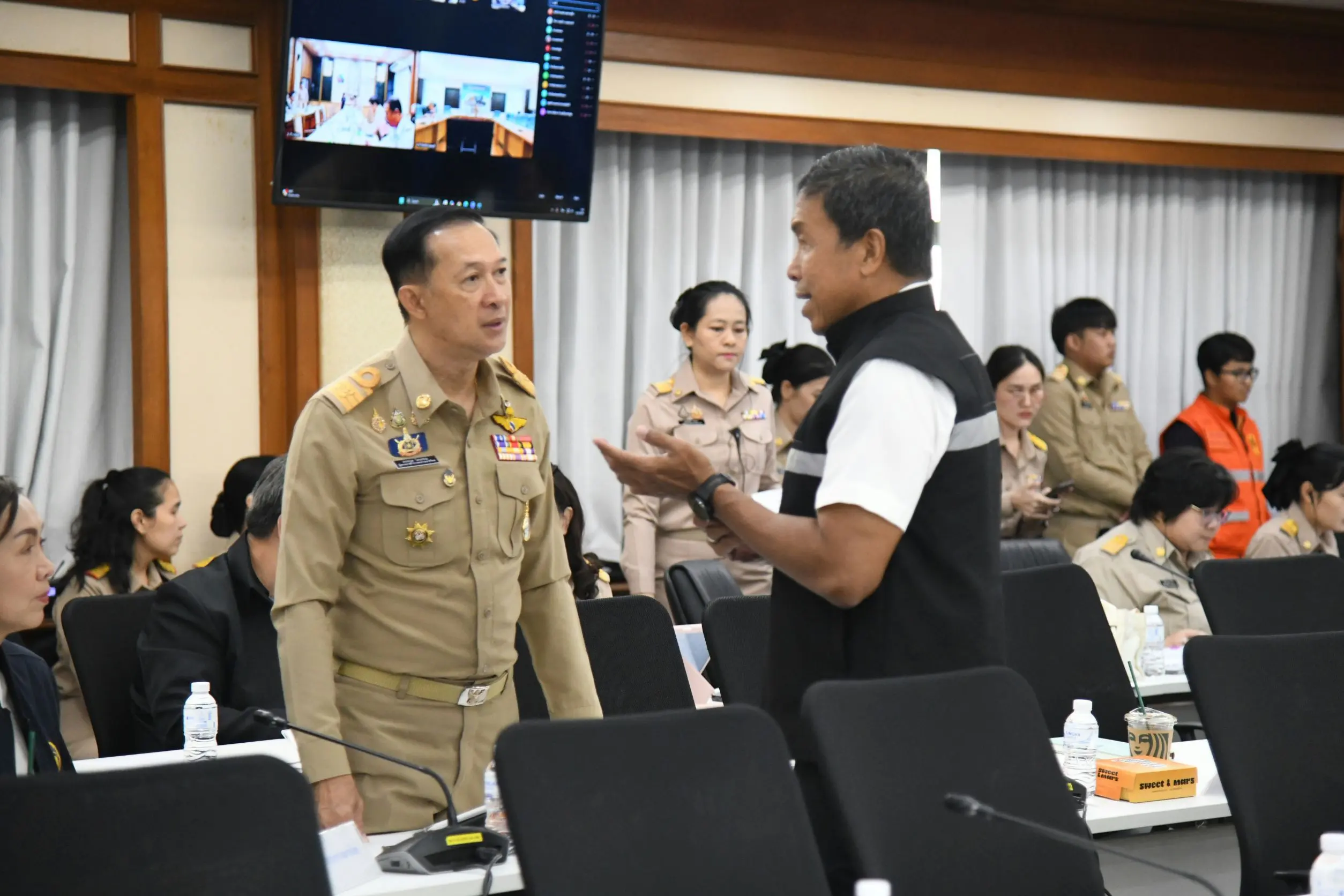 นายกฯ ประชุม บกปภ.ช. สั่งเร่งสำรวจความเสียหายเพื่อโอนเงินเยียวยาน้ำท่วมให้ประชาชนโดยเร็ว พร้อมวางมาตรการบริหารจัดการน้ำรองรับการประชุม IMF และ World Bank