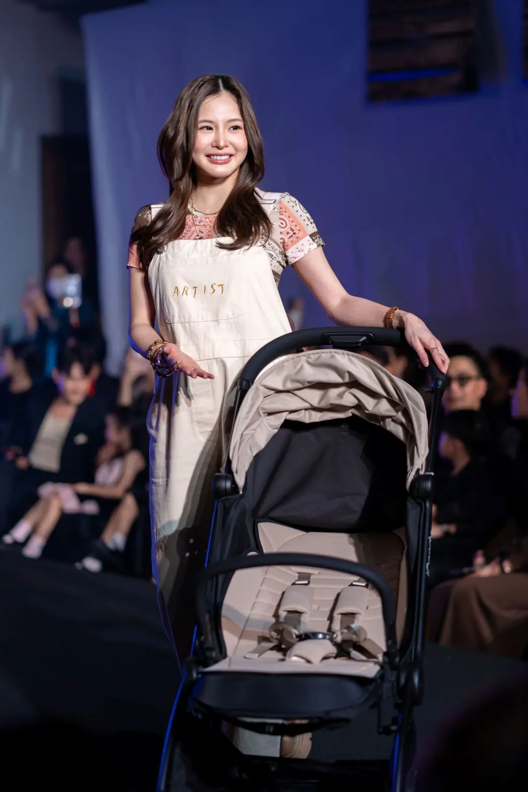 "เบบี้ ฮิลล์" เปิดตัวรถเข็นเด็กหรูสัญชาติอังกฤษ ไอแคนดี้ ปิ๊ป ปังยกเซต - ดึงดาราดัง นักการเมือง สะท้อนไลฟ์สไตล์ผ่าน 6 สี กรุงเทพฯ :