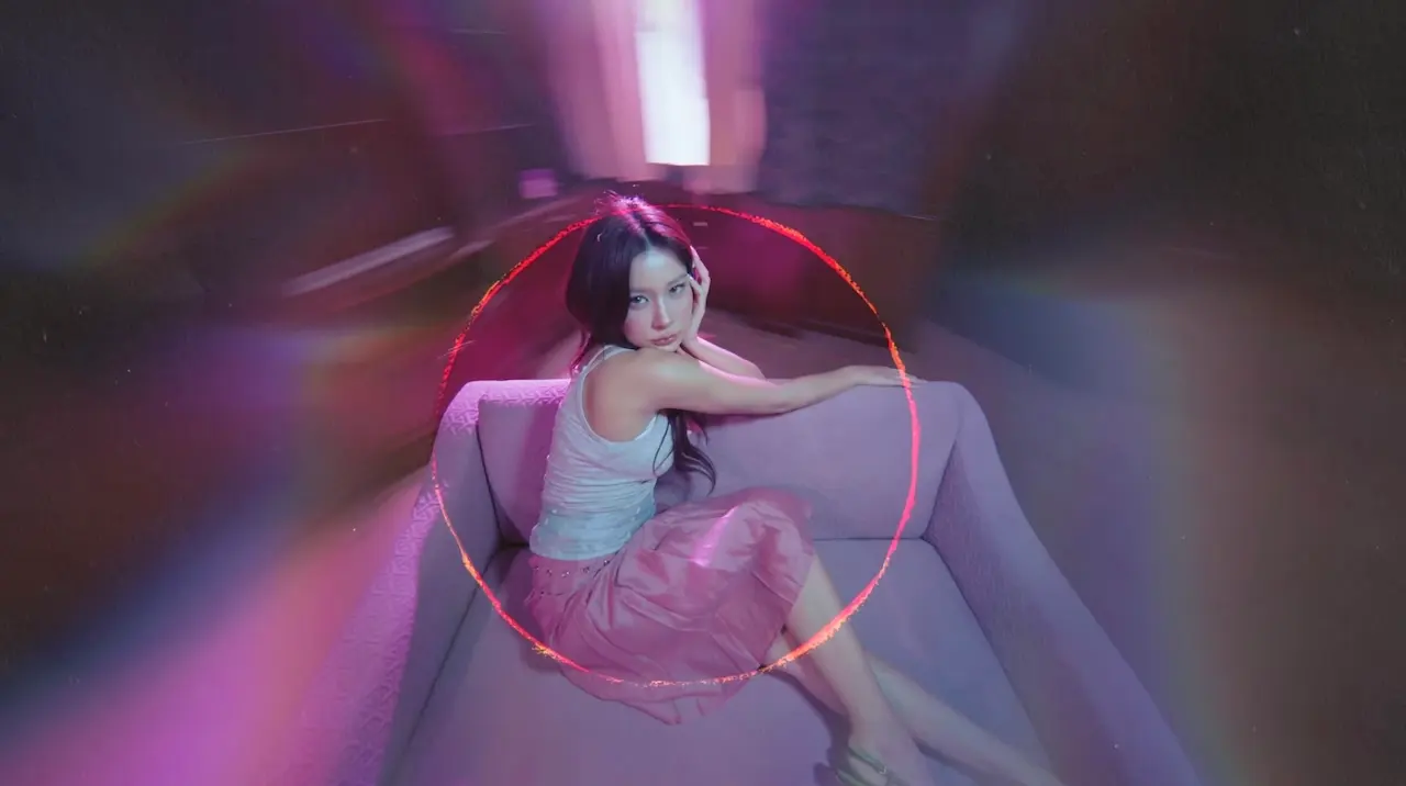 เก้า สุภัสสรา เปิดตัวมิวสิกวิดีโอเพลงภาษาจีนครั้งแรก Neon Dream (霓梦) ถ่ายทอดดนตรีสไตล์โมเดิร์นป็อปผ่านช่องทาง YouTube และสตรีมมิงชั้นนำ