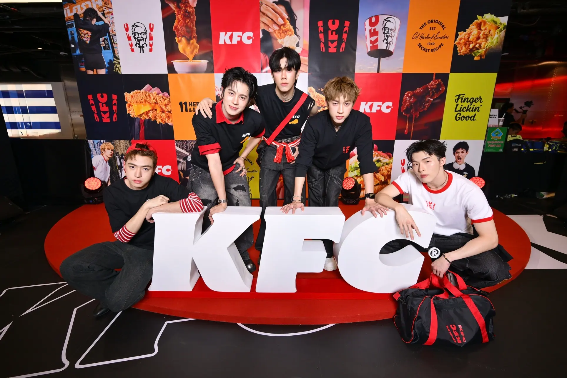 KFC ประเทศไทย เปิดตัวสาขาต้นแบบคอนเซ็ปต์ใหม่ QXR ณ สยามเซ็นเตอร์ ปรับโฉมเมนู ระบบบริการ และสินค้าไลฟ์สไตล์ พร้อมดึงวง PROXIE ร่วมเปิดตัว