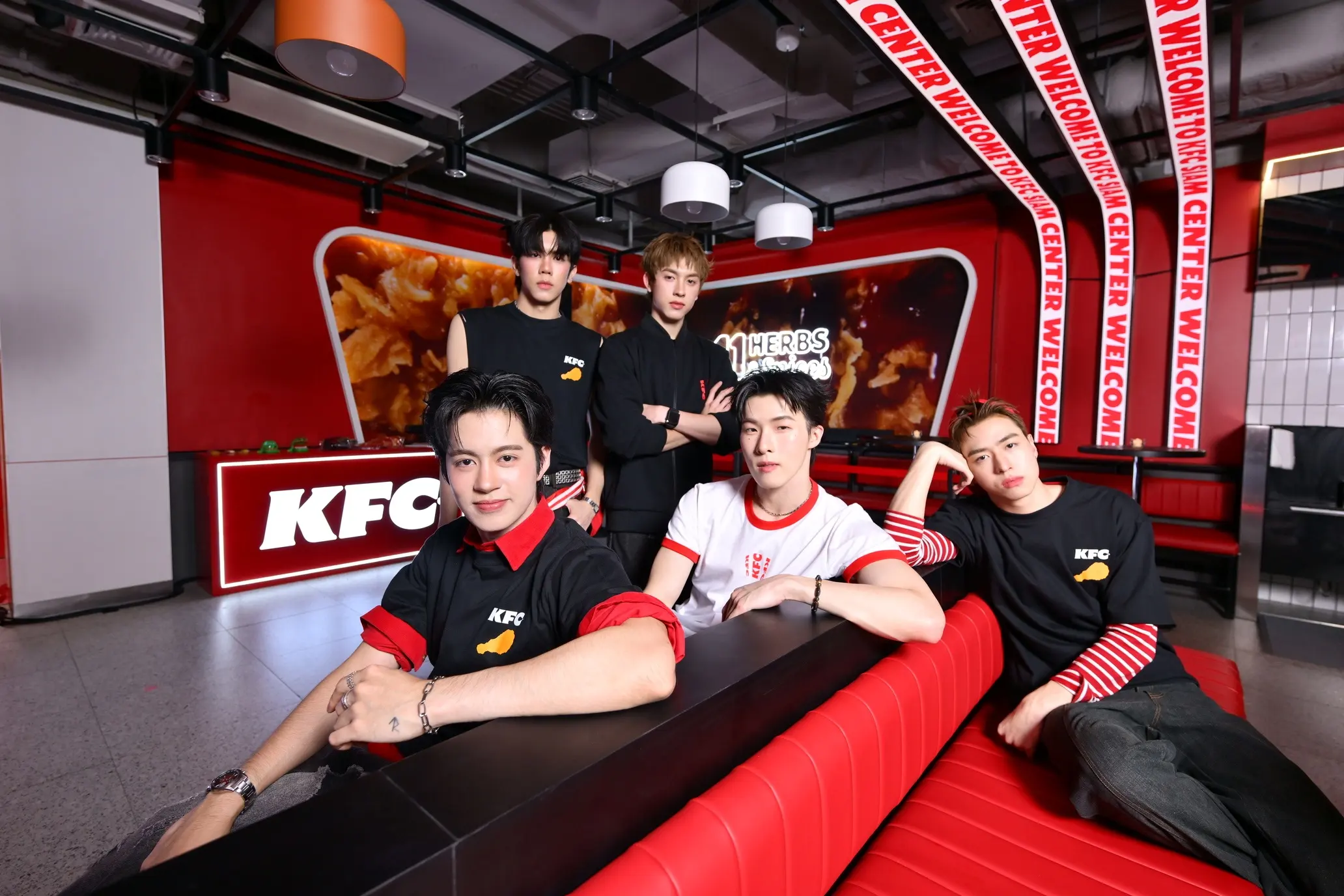 KFC ประเทศไทย เปิดตัวสาขาต้นแบบคอนเซ็ปต์ใหม่ QXR ณ สยามเซ็นเตอร์ ปรับโฉมเมนู ระบบบริการ และสินค้าไลฟ์สไตล์ พร้อมดึงวง PROXIE ร่วมเปิดตัว