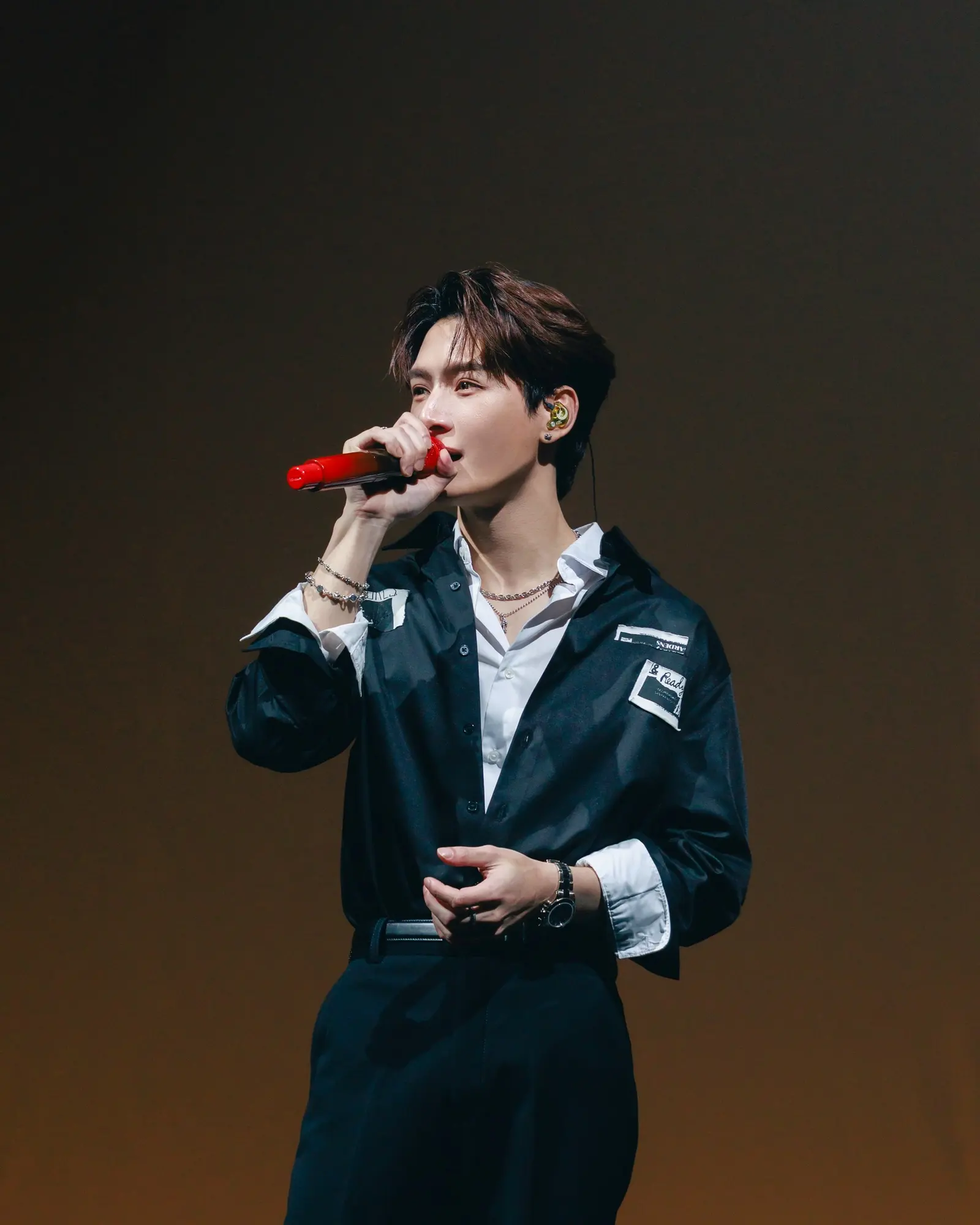 คริส พีรวัส จัดงานเปิดตัวอัลบั้มแรก SILHOUETTES พร้อมฉลองวันเกิดในงาน KRIST 1ST ALBUM Listening & Birthday Party ณ ทรู ไอคอน ฮอลล์ ไอคอนสยาม