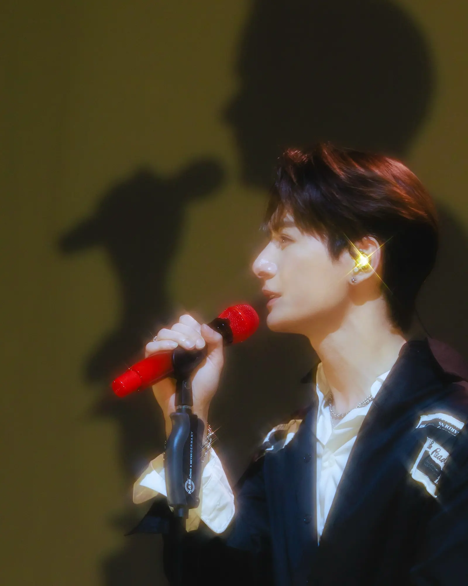 คริส พีรวัส จัดงานเปิดตัวอัลบั้มแรก SILHOUETTES พร้อมฉลองวันเกิดในงาน KRIST 1ST ALBUM Listening & Birthday Party ณ ทรู ไอคอน ฮอลล์ ไอคอนสยาม