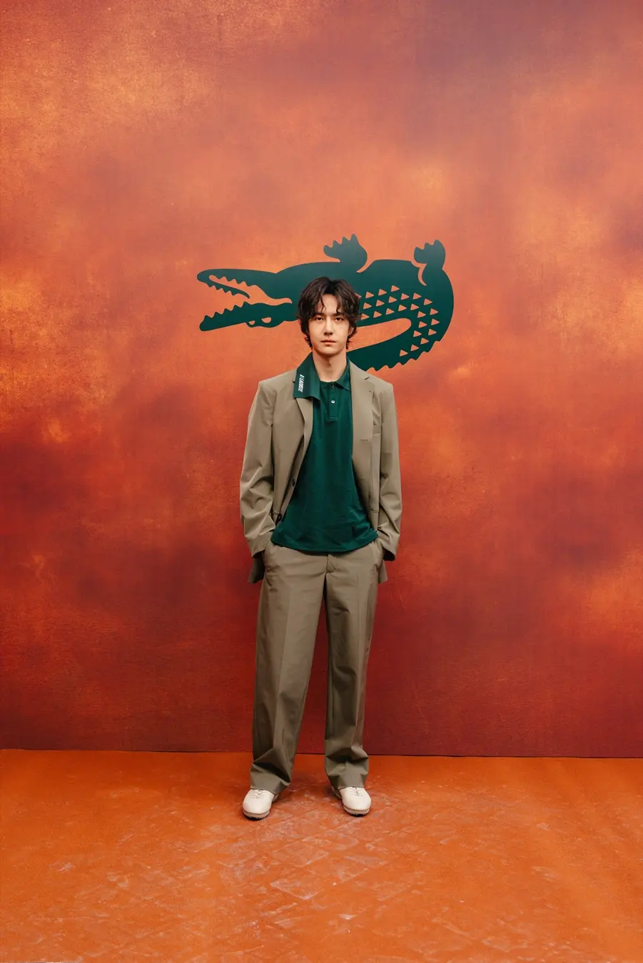 หวังอี้ป๋อ คิมเบอร์ลี่ และใหม่ ดาวิกา เข้าร่วมชมแฟชั่นโชว์ LACOSTE คอลเลกชัน Spring-Summer 2027 ภายใต้แนวคิด Dress Code: No White Required ณ กรุงปารีส