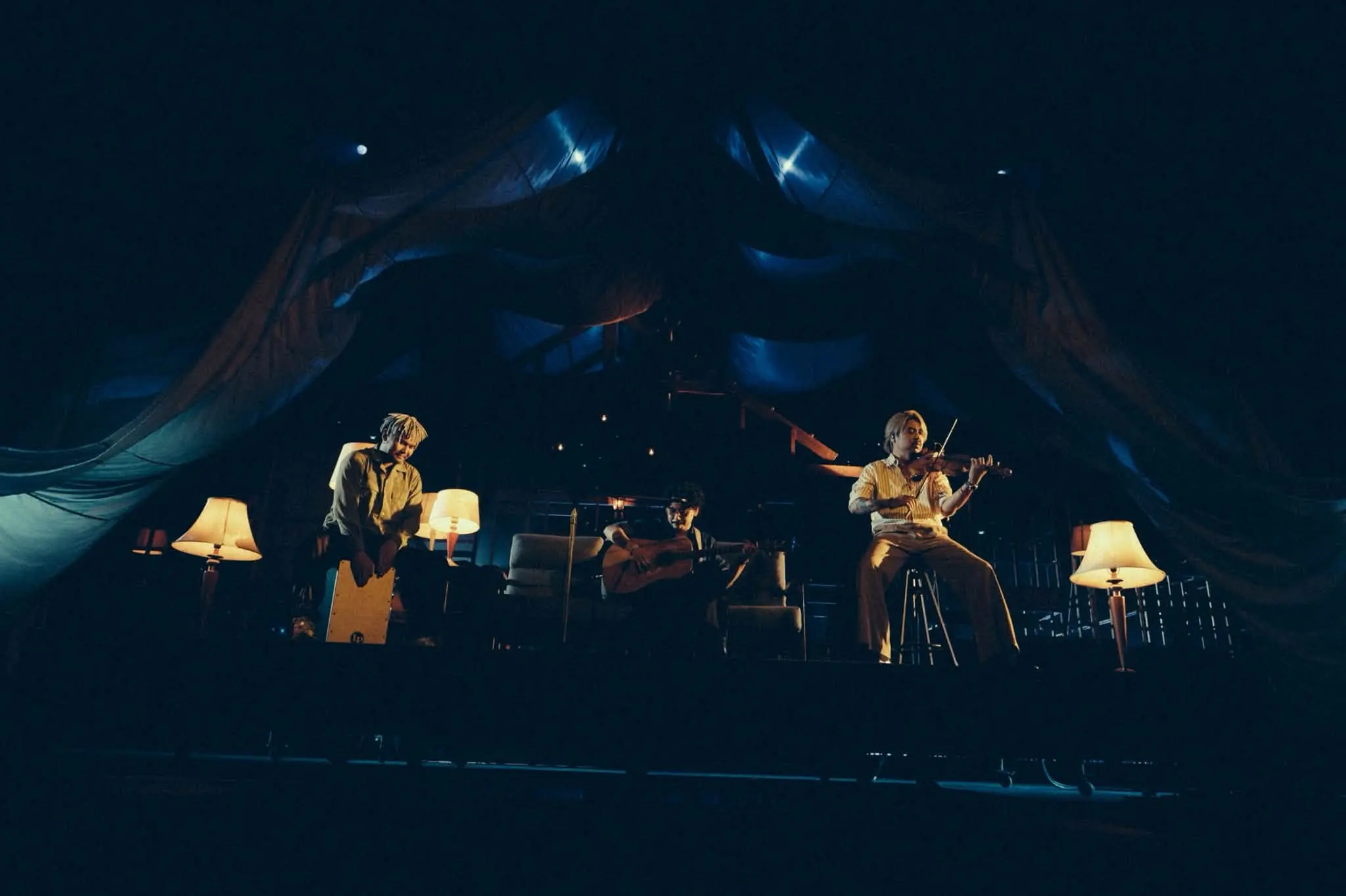 วง manutsawee จากค่าย 9ARKKHAN จัดคอนเสิร์ตใหญ่ครั้งแรก ขอให้มีความสุขกับเพลงเศร้า CONCERT ณ ธันเดอร์โดม เมืองทองธานี พร้อมแขกรับเชิญ เติร์ด Tilly Birds และ The Darkest Romance