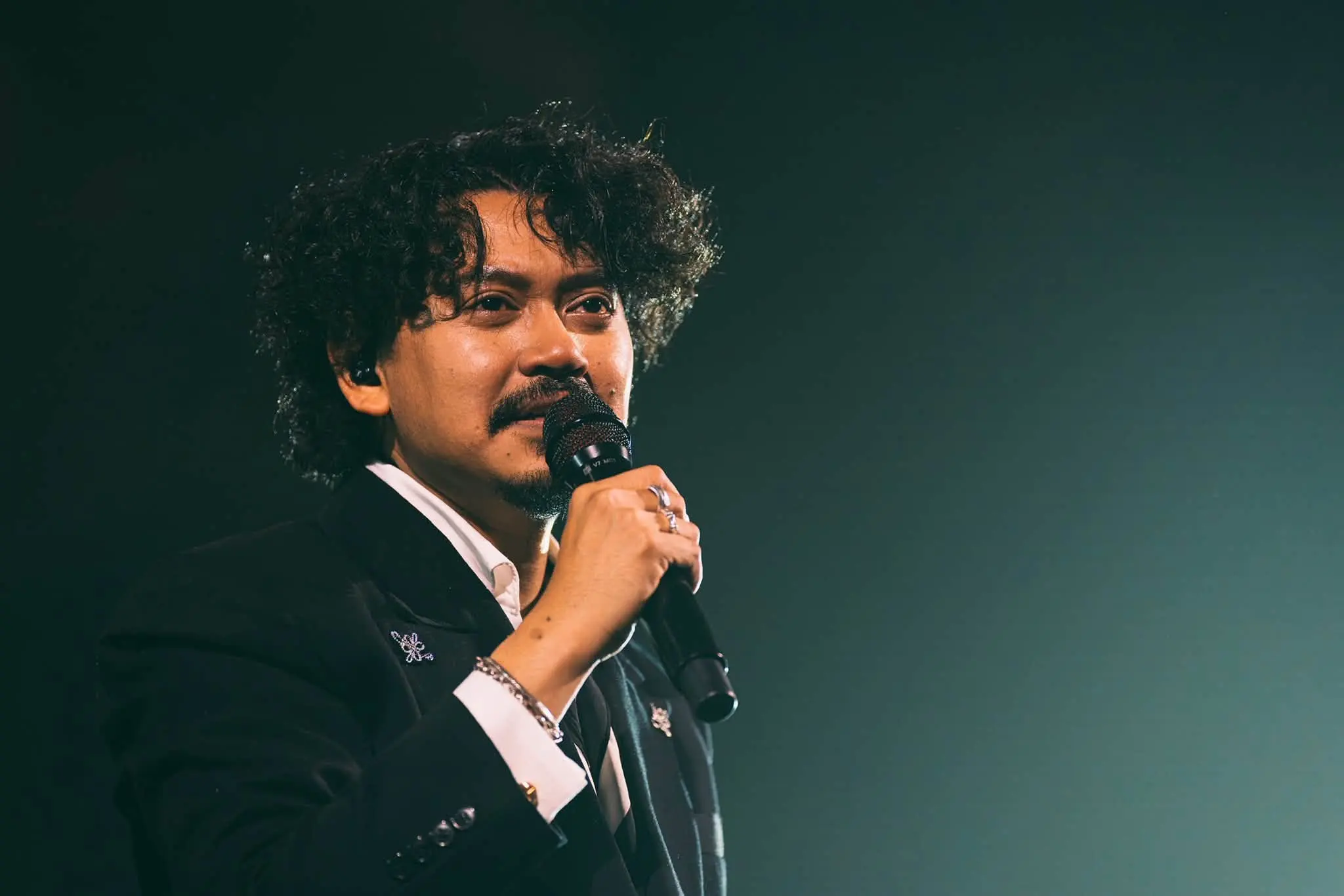 วง manutsawee จากค่าย 9ARKKHAN จัดคอนเสิร์ตใหญ่ครั้งแรก ขอให้มีความสุขกับเพลงเศร้า CONCERT ณ ธันเดอร์โดม เมืองทองธานี พร้อมแขกรับเชิญ เติร์ด Tilly Birds และ The Darkest Romance