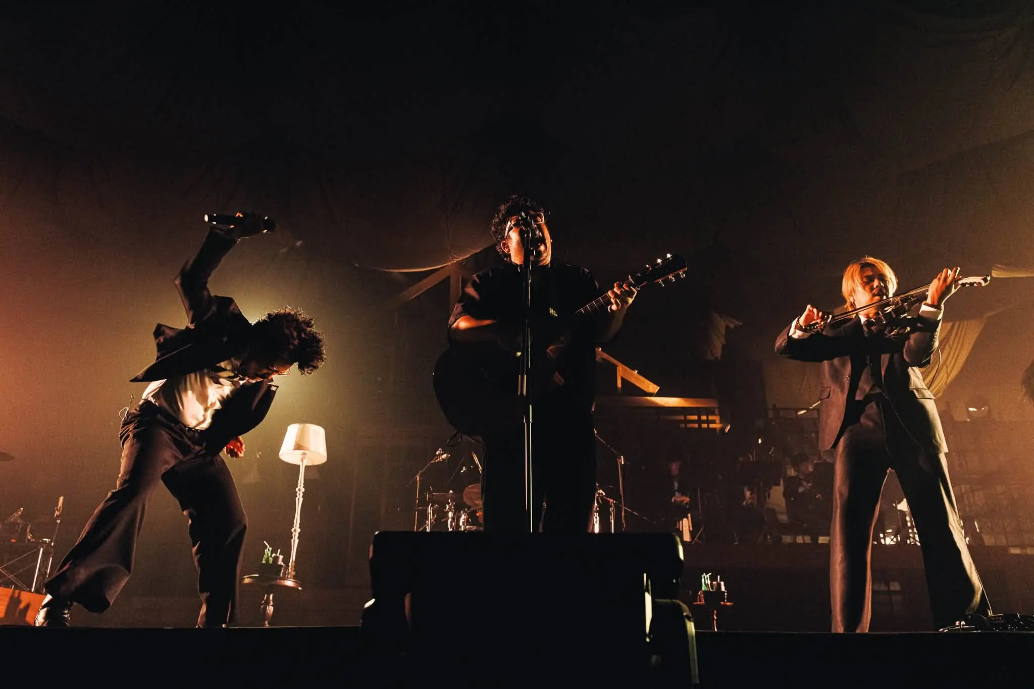 วง manutsawee จากค่าย 9ARKKHAN จัดคอนเสิร์ตใหญ่ครั้งแรก ขอให้มีความสุขกับเพลงเศร้า CONCERT ณ ธันเดอร์โดม เมืองทองธานี พร้อมแขกรับเชิญ เติร์ด Tilly Birds และ The Darkest Romance