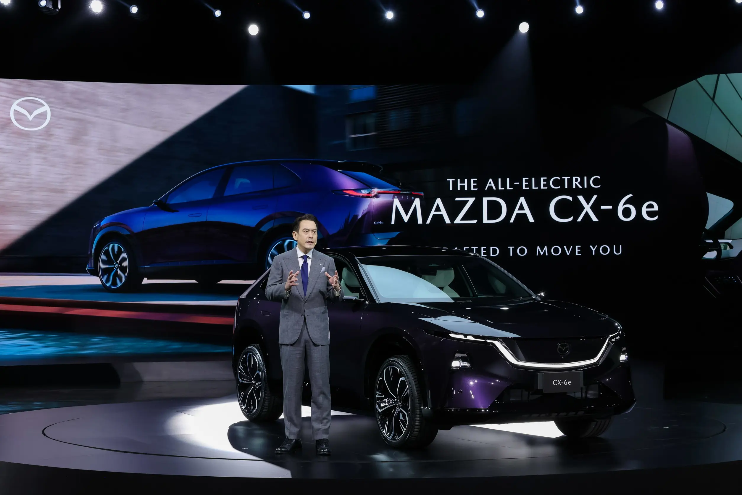 มาสด้า เซลส์ ประเทศไทย เปิดตัว The All-Electric Mazda CX-6e รถยนต์ไฟฟ้าอเนกประสงค์ แบตเตอรี่ 77.9 kWh วิ่งไกลสุด 555 กม. เคาะราคาจำหน่ายเริ่มต้น 1.259 ล้านบาท