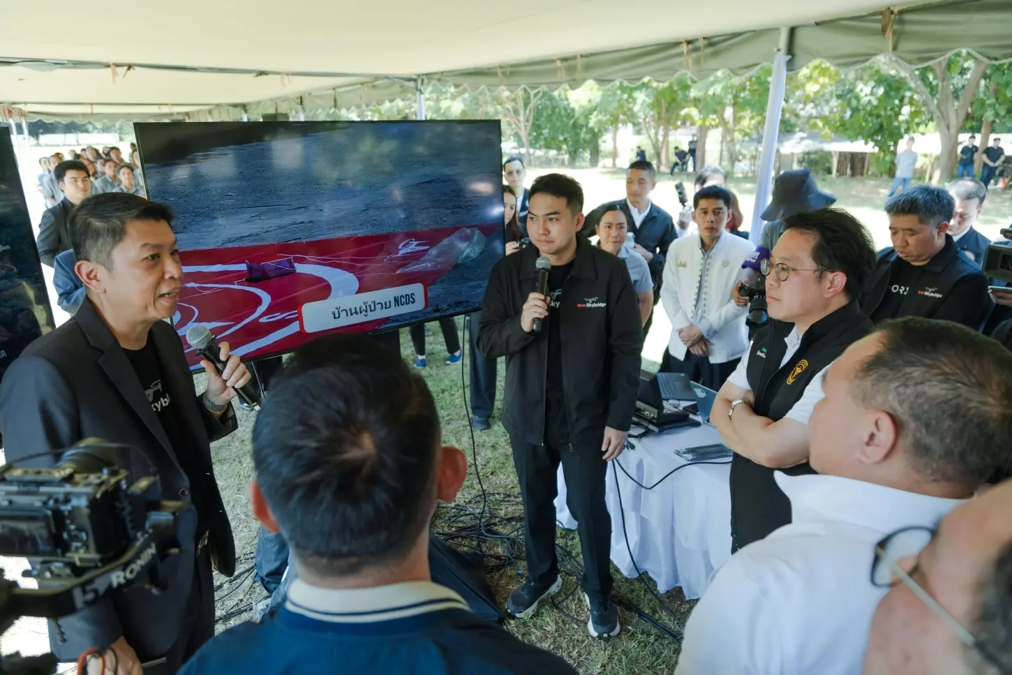 สธ. ร่วมกับ ทรู และหน่วยงานพันธมิตร เปิดปฏิบัติการโดรนทางการแพทย์ True SkyBridge ที่อำเภอแม่แจ่ม จังหวัดเชียงใหม่ เพื่อขนส่งยาและเวชภัณฑ์สู่พื้นที่ห่างไกล