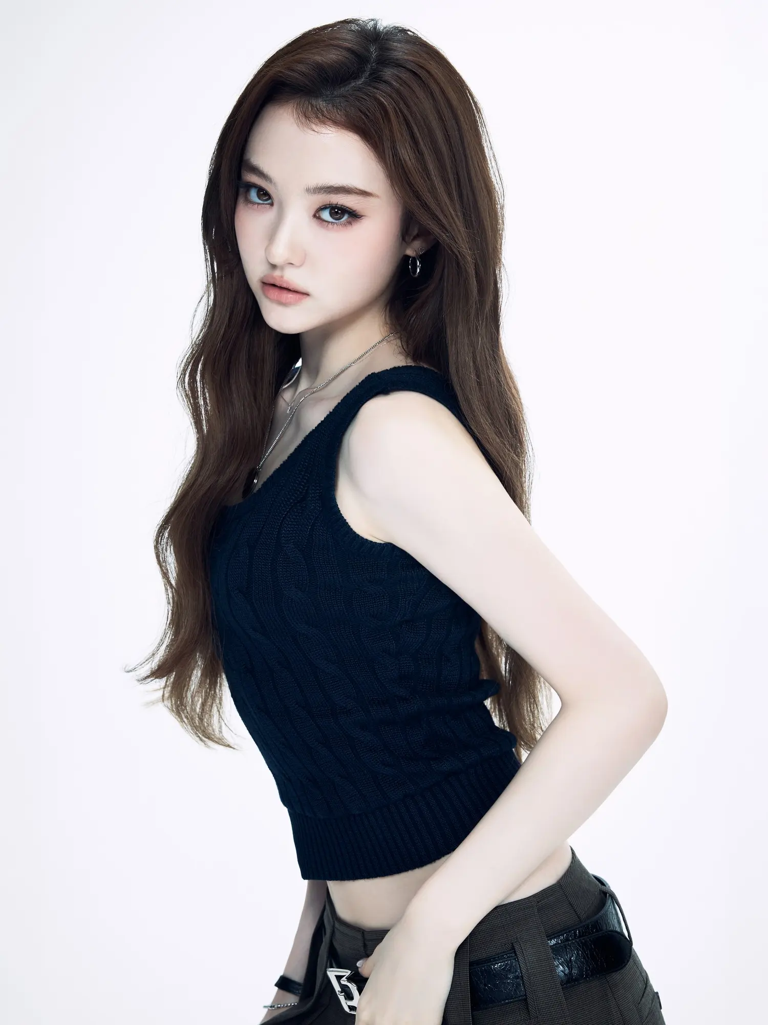 เกิร์ลกรุ๊ป MEOVV ค่าย THEBLACKLABEL ปล่อยซิงเกิลอัลบั้มใหม่ GO HARD พร้อมเพลงไตเติลและเพลง Indestructible ที่สมาชิกในวงร่วมแต่งเพลง ถ่ายทอดการก้าวผ่านช่วงวัย