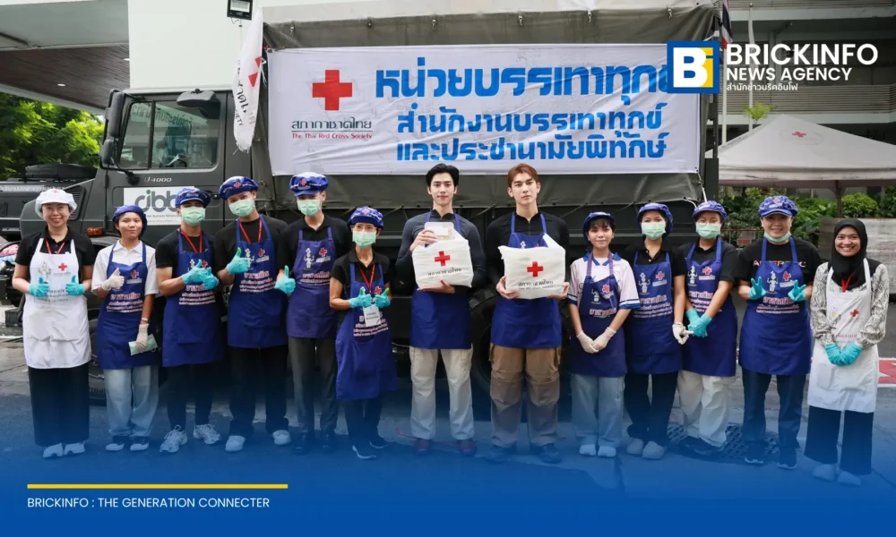 มิว ศุภศิษฏ์ และ ซันนี่ วรรณรัตน์ ร่วมเป็นจิตอาสาประกอบอาหาร ณ หน่วยครัวเคลื่อนที่สภากาชาดไทย เพื่อนำไปแจกจ่ายบรรเทาความเดือดร้อนให้ผู้ประสบภัยน้ำท่วม