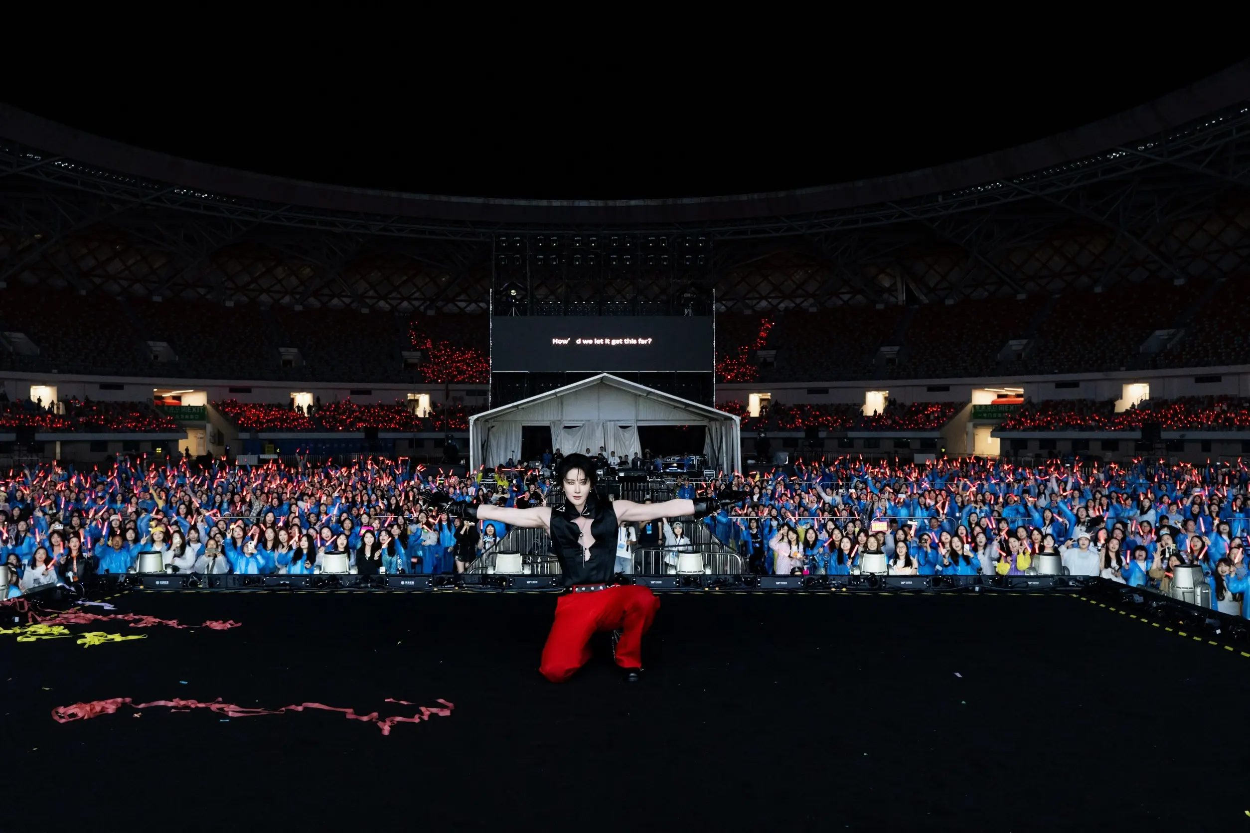 ไมค์ พิรัชต์ (Mike Angelo) ขึ้นแสดงคอนเสิร์ตใหญ่ Popular Code Peak Live Concert in Zunyi ณ Zunyi Olympic Sports Center Stadium ประเทศจีน ร่วมกับศิลปินชั้นนำ
