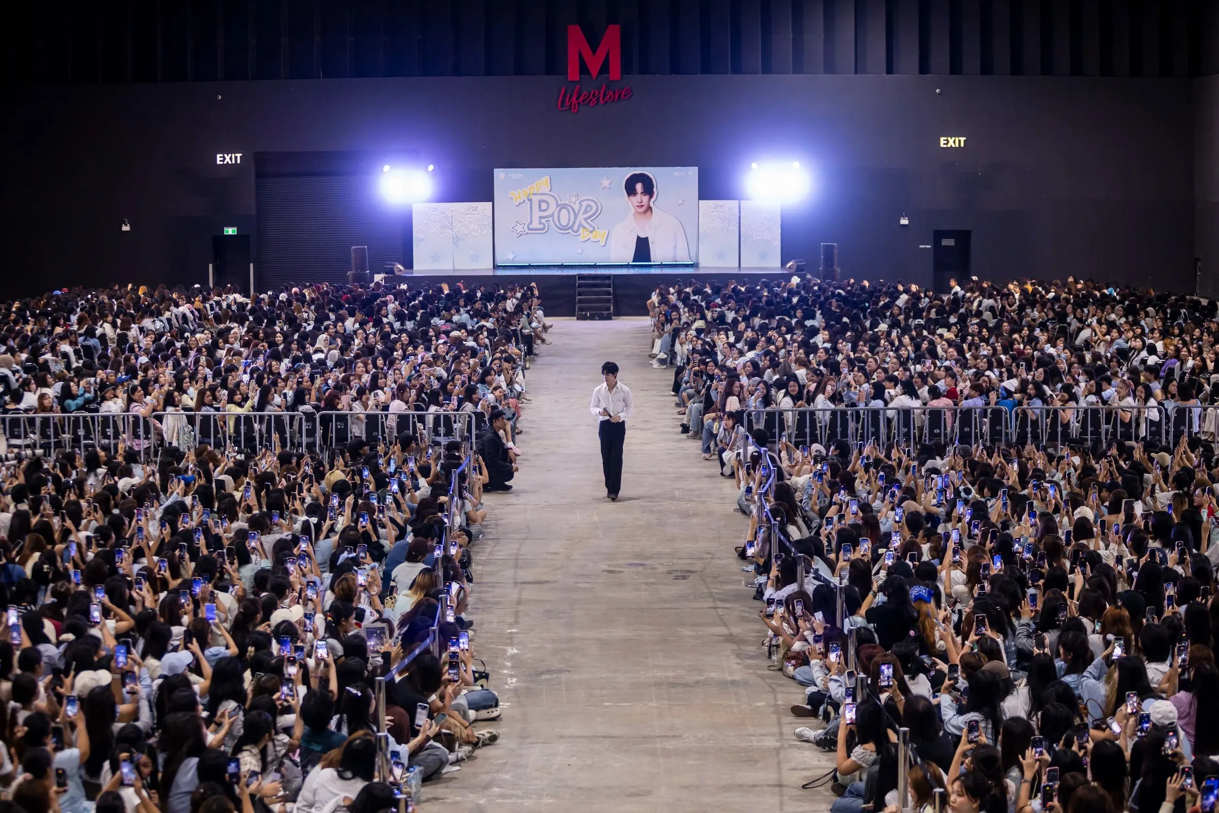 ป๋อ ศุภการ จิรโชติกุล จัดงานฉลองวันเกิดล่วงหน้า Happy Por Day แฟนคลับกลุ่มวาวาร่วมงานแน่น พร้อมมอบช่อเงินมูลค่ารวมกว่า 5 ล้านบาท ณ เดอะมอลล์ไลฟ์สโตร์ บางกะปิ