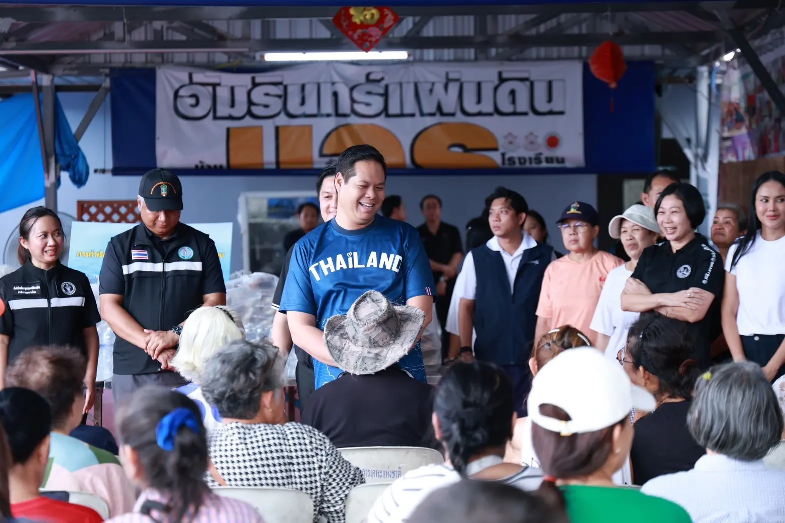 สรรเพชญ บุญญามณี รมช.คมนาคม ลงพื้นที่สายไหมและบางบ่อ มอบข้าวกล่องและน้ำดื่ม บรรเทาความเดือดร้อนประชาชนผู้ประสบอุทกภัย พร้อมประสานช่วยเหลือน้ำท่วมต่อเนื่อง