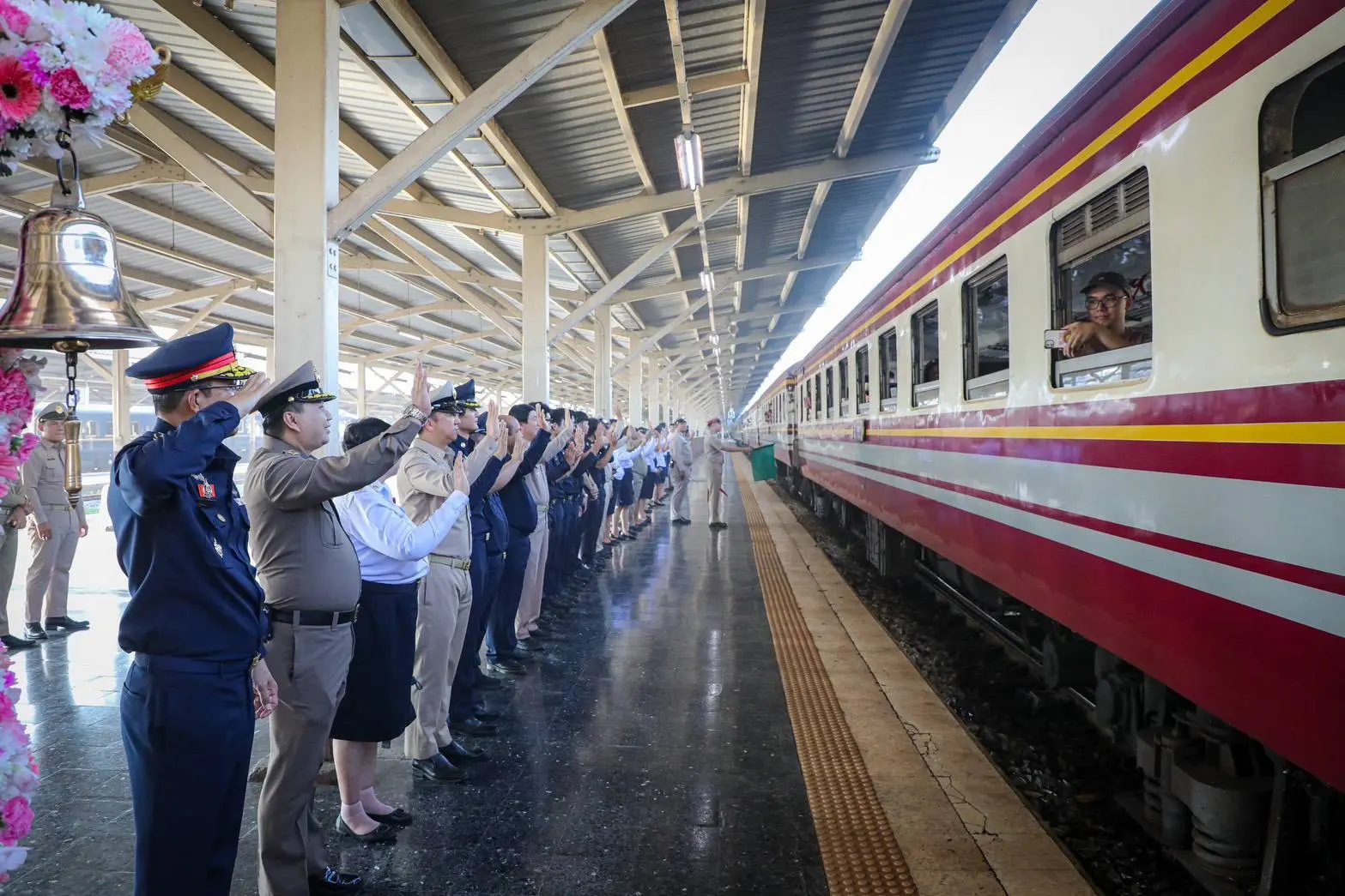 การรถไฟแห่งประเทศไทย ปล่อยขบวนรถจักรไอน้ำพิเศษ เส้นทางกรุงเทพ–อยุธยา เนื่องในวันปิยมหาราช 2569 พร้อมพ่วงรถโดยสารรถไฟสุดขอบฟ้าเป็นครั้งแรก ตั๋วเต็มทุกที่นั่ง