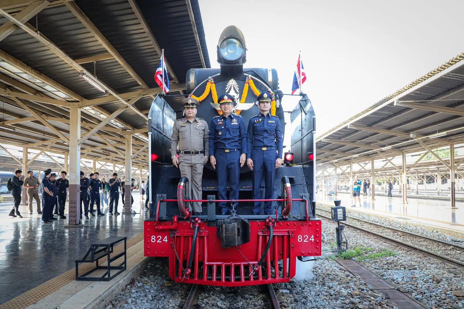 การรถไฟแห่งประเทศไทย ปล่อยขบวนรถจักรไอน้ำพิเศษ เส้นทางกรุงเทพ–อยุธยา เนื่องในวันปิยมหาราช 2569 พร้อมพ่วงรถโดยสารรถไฟสุดขอบฟ้าเป็นครั้งแรก ตั๋วเต็มทุกที่นั่ง