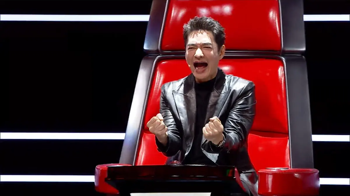 มิกกี้ บุญญิษา ผู้เข้าประกวด The Voice Thailand 2026 โชว์พลังเสียงสไตล์ร็อกในรอบ Blind Audition จนทำให้ 4 โค้ชกดหันเก้าอี้เพื่อแย่งตัวเข้าทีม