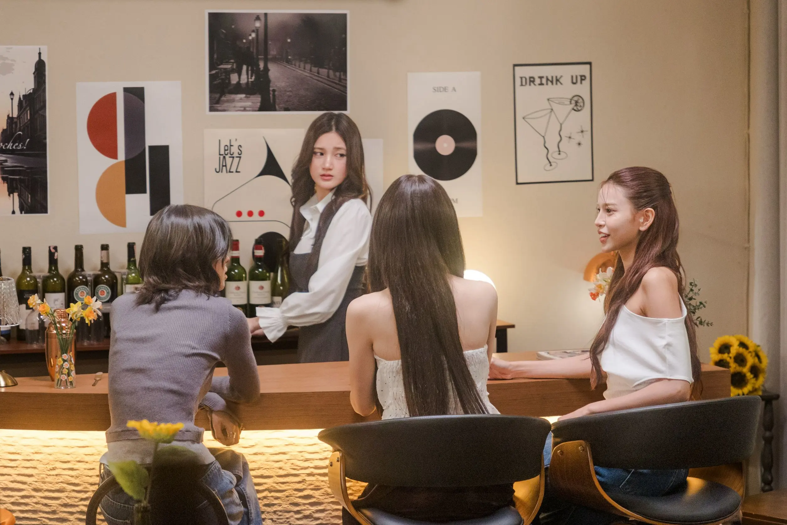 วง THX ปล่อยมิวสิกวิดีโอเพลง FYI แทร็กช้าจากอัลบั้ม TH-X The First EP Album พร้อมเผยคลิปเบื้องหลังฉากการแสดงของ ซินดี้ และ ตาต้า
