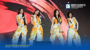 วง THX เกิร์ลกรุ๊ป T-Pop นำดอกดาวเรืองผสานแฟชั่นร่วมสมัย ขึ้นเวทีเทศกาลศิลปะที่กรุงปักกิ่ง