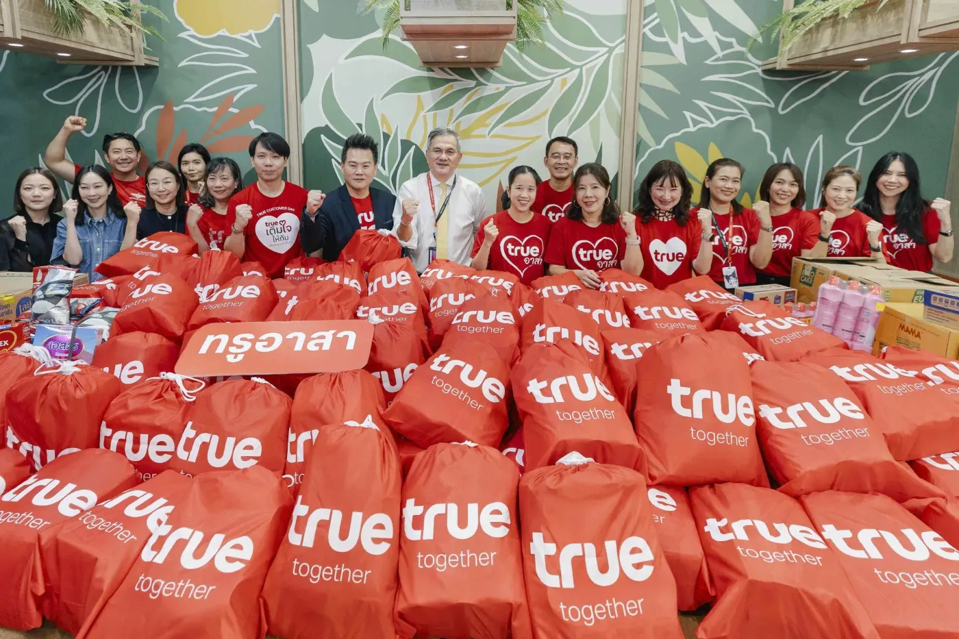 ทรู คอร์ปอเรชั่น จัดถุงยังชีพช่วยเหลือผู้ประสบอุทกภัย พร้อมส่งวิศวกรดูแลโครงข่ายสื่อสารภาคตะวันออก 24 ชั่วโมง รองรับการติดต่อฉุกเฉิน