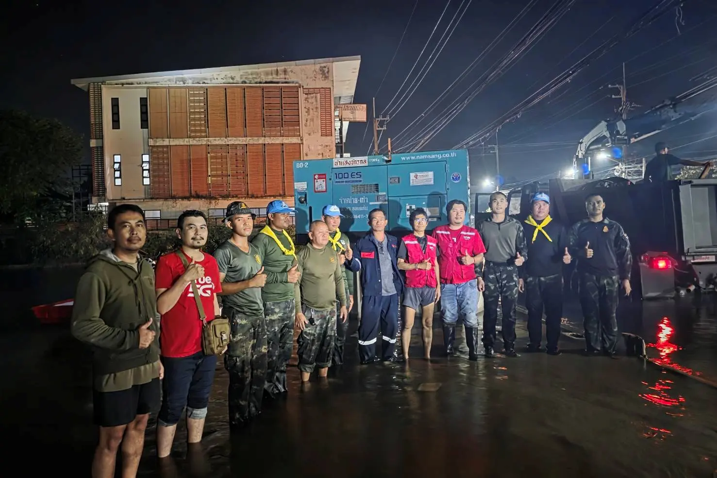 ทรู คอร์ปอเรชั่น ส่งทีมวิศวกรดูแลสัญญาณสื่อสารและสถานีฐานรับมือน้ำท่วม 4 จังหวัดภาคตะวันออก พร้อมแจกถุงยังชีพช่วยบรรเทาความเดือดร้อนผู้ประสบภัย