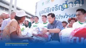 ทรู คอร์ปอเรชั่น ลงพื้นที่ลาดกระบัง มอบสิ่งของจำเป็น เสริมรถโมบายล์ COW และออกมาตรการช่วยเหลือผู้ประสบภัยน้ำท่วม