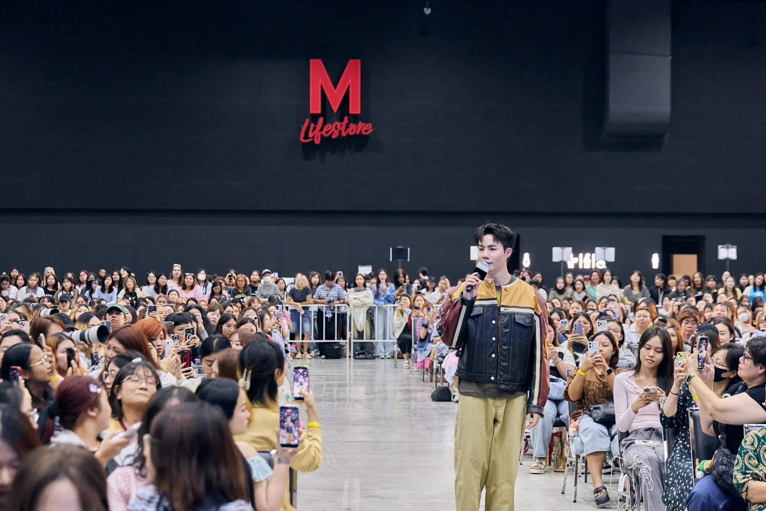 ซี พฤกษ์ พานิช จัดงานฉลองวันเกิดอายุครบ 34 ปี ZeePruk Fan Gathering Happy Birthday ที่ MCC Hall เดอะมอลล์ไลฟ์สโตร์ บางแค โดยมี นุนิว ชวรินทร์ ร่วมเซอร์ไพรส์เค้ก