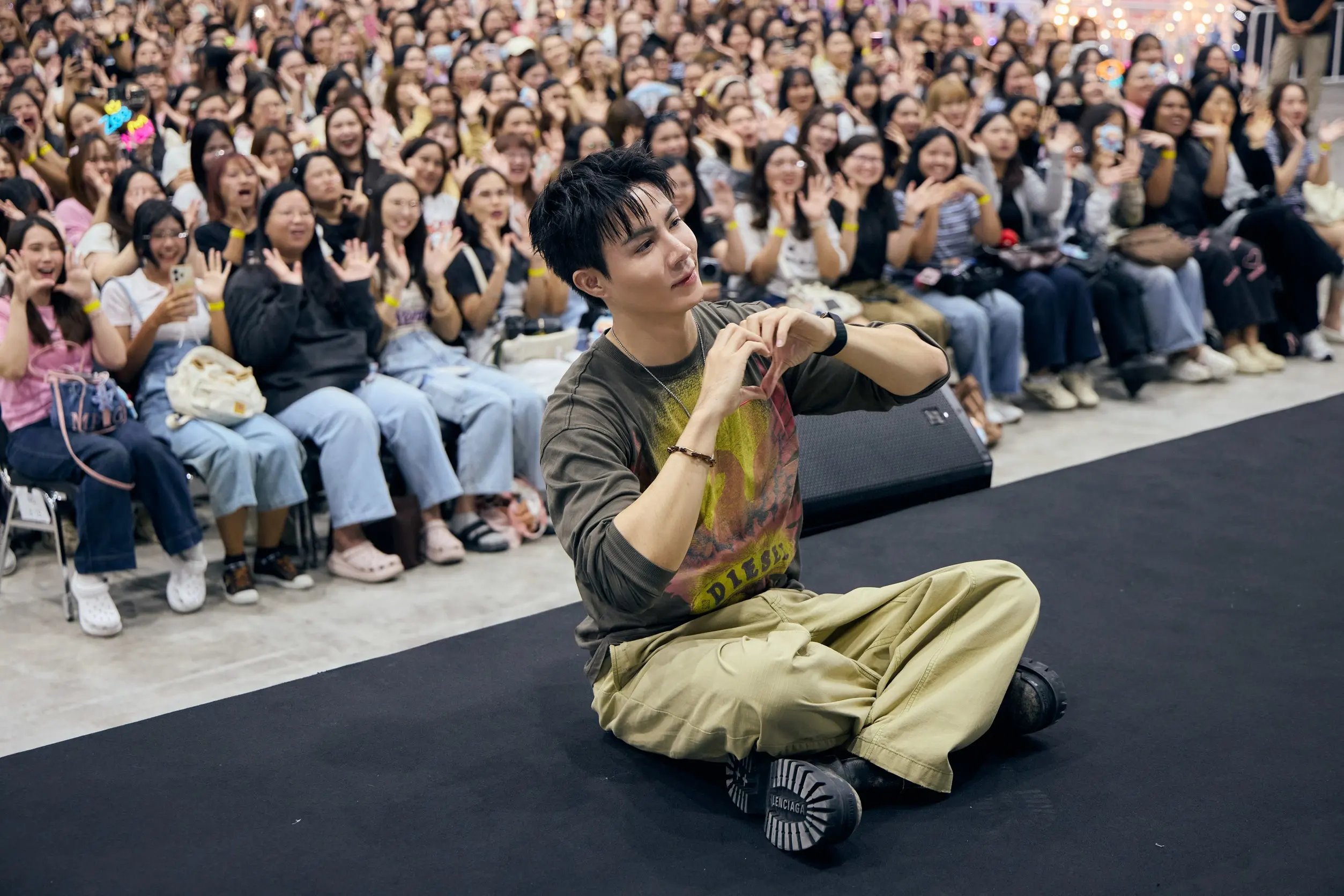 ซี พฤกษ์ พานิช จัดงานฉลองวันเกิดอายุครบ 34 ปี ZeePruk Fan Gathering Happy Birthday ที่ MCC Hall เดอะมอลล์ไลฟ์สโตร์ บางแค โดยมี นุนิว ชวรินทร์ ร่วมเซอร์ไพรส์เค้ก
