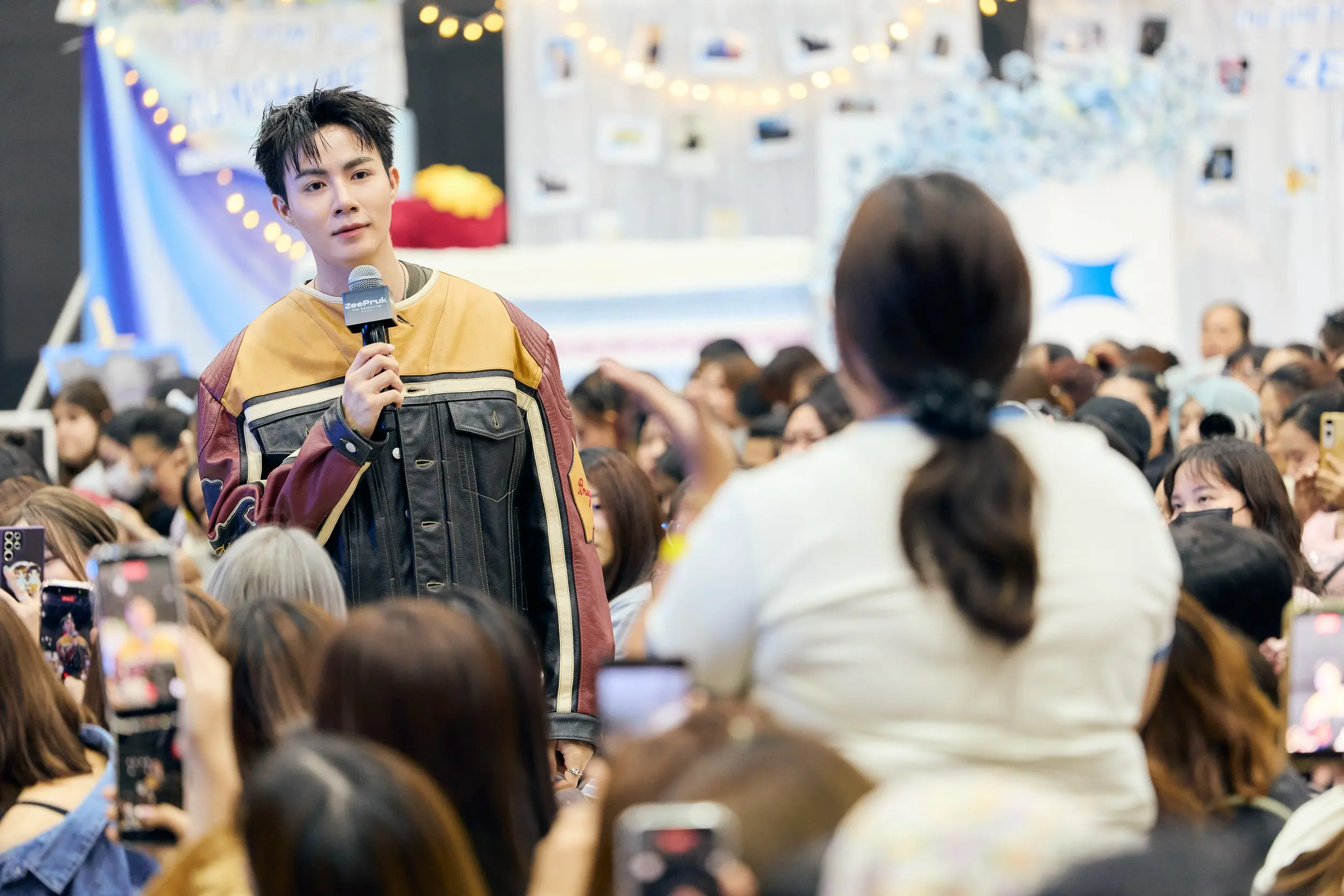 ซี พฤกษ์ พานิช จัดงานฉลองวันเกิดอายุครบ 34 ปี ZeePruk Fan Gathering Happy Birthday ที่ MCC Hall เดอะมอลล์ไลฟ์สโตร์ บางแค โดยมี นุนิว ชวรินทร์ ร่วมเซอร์ไพรส์เค้ก
